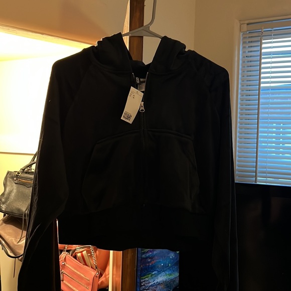 H&M divided, velour cropped black zip up hoodie. Size XL. - Picture 5 of 5